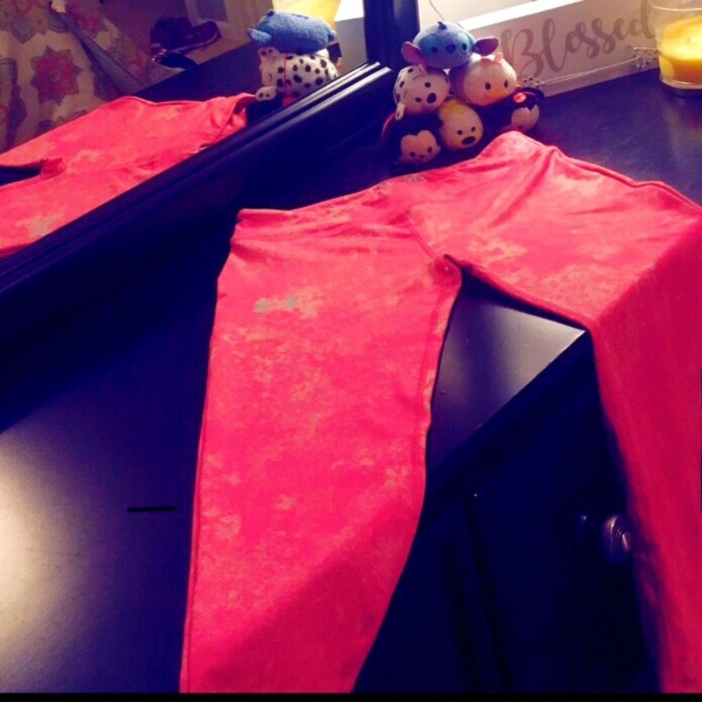 Under armor pink capris/yoga pants!!! New!!!